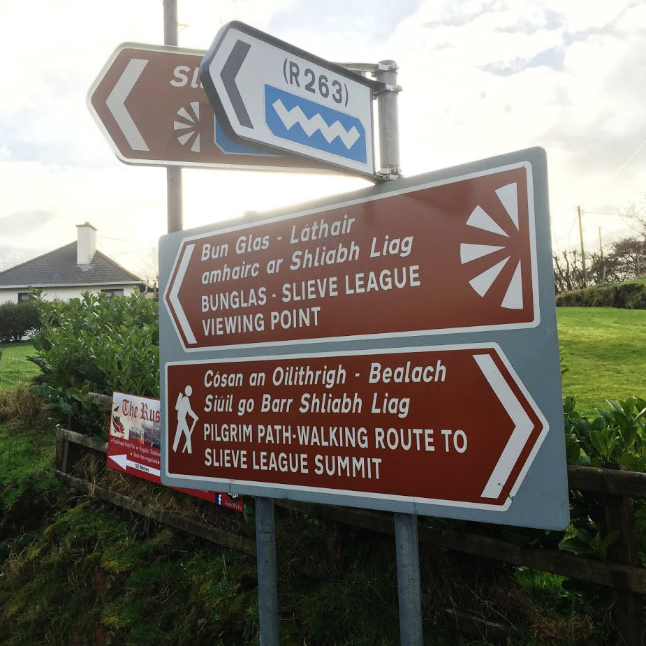 The sign post showing where to turn to to the right in order to reach the Pilgrims Path. This turn is just before the 'Rusty Mackerel' pub.
